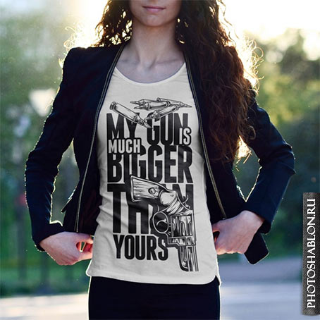 Макет женской футболки для дизайна / Free Psd - T-shirt mock up design